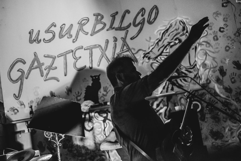j_tapia_besamotzak_06